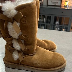 Koolaburra Tan Winter Boots with Faux Fur